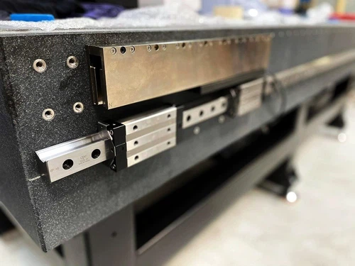 ASSEMBLE RAILS ON GRANITE BASE-03 ASSEMBLE RAILS ON GRANITE BASE-03